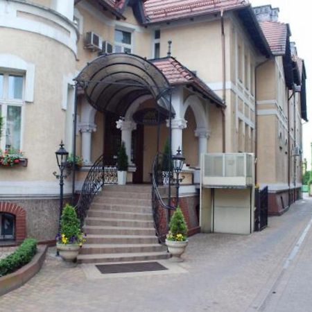 Villa Royal Острув-Велькопольски Экстерьер фото